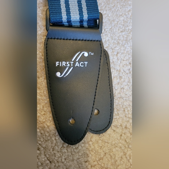 NWT First Act Guitar Strap Blue Comfortable 2" wide nylon strapAdjustable lengt - Picture 3 of 5